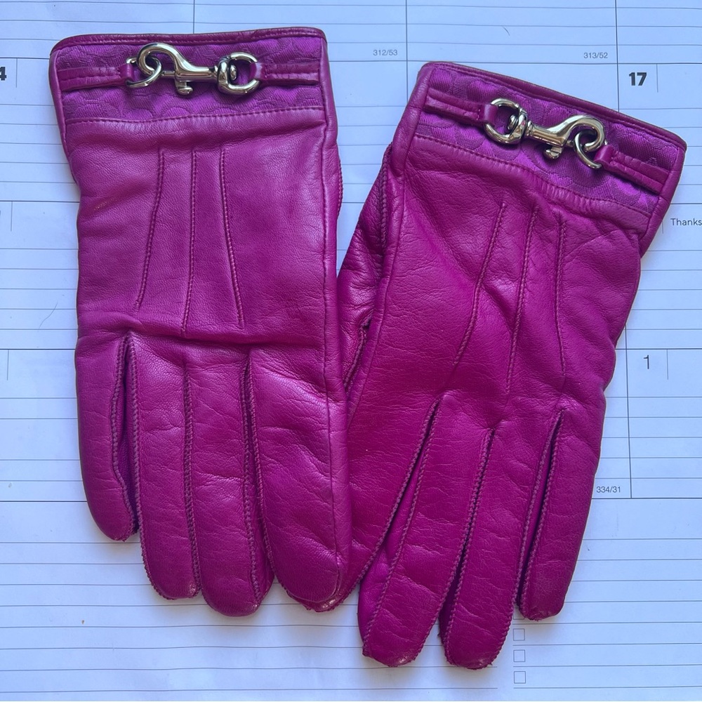 Hot pink leather lined Coach gloves size 7 silver hardware - Picture 2 of 4